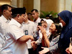 warga negara Indonesia Antusias Temui Presiden Prabowo di Negeri Singapura