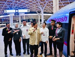 Naik Kereta Cepat, Prabowo Tempuh Jakarta–Bandung Hanya 45 Menit