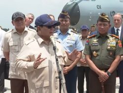 Politik Kemarin: TNI AU Angkut Baja, Prabowo Padang